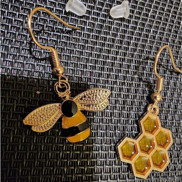 Bumblebee and Honeycomb Pendant Earrings - Picture 6 of 6
